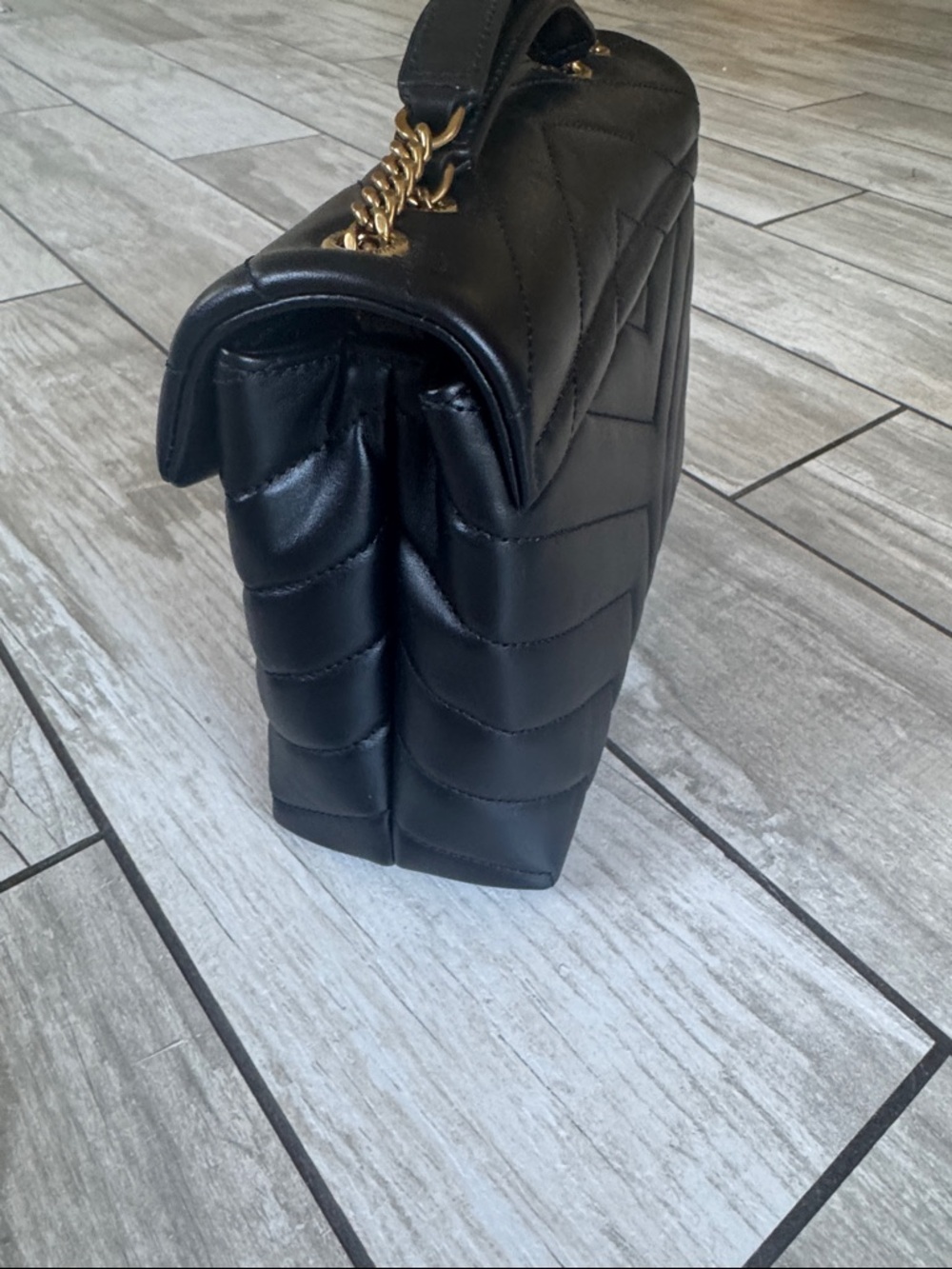 Saint Laurent Small Loulou Quilted Leather Shoulder Bag with Gold YSL - Picture 5 of 7
